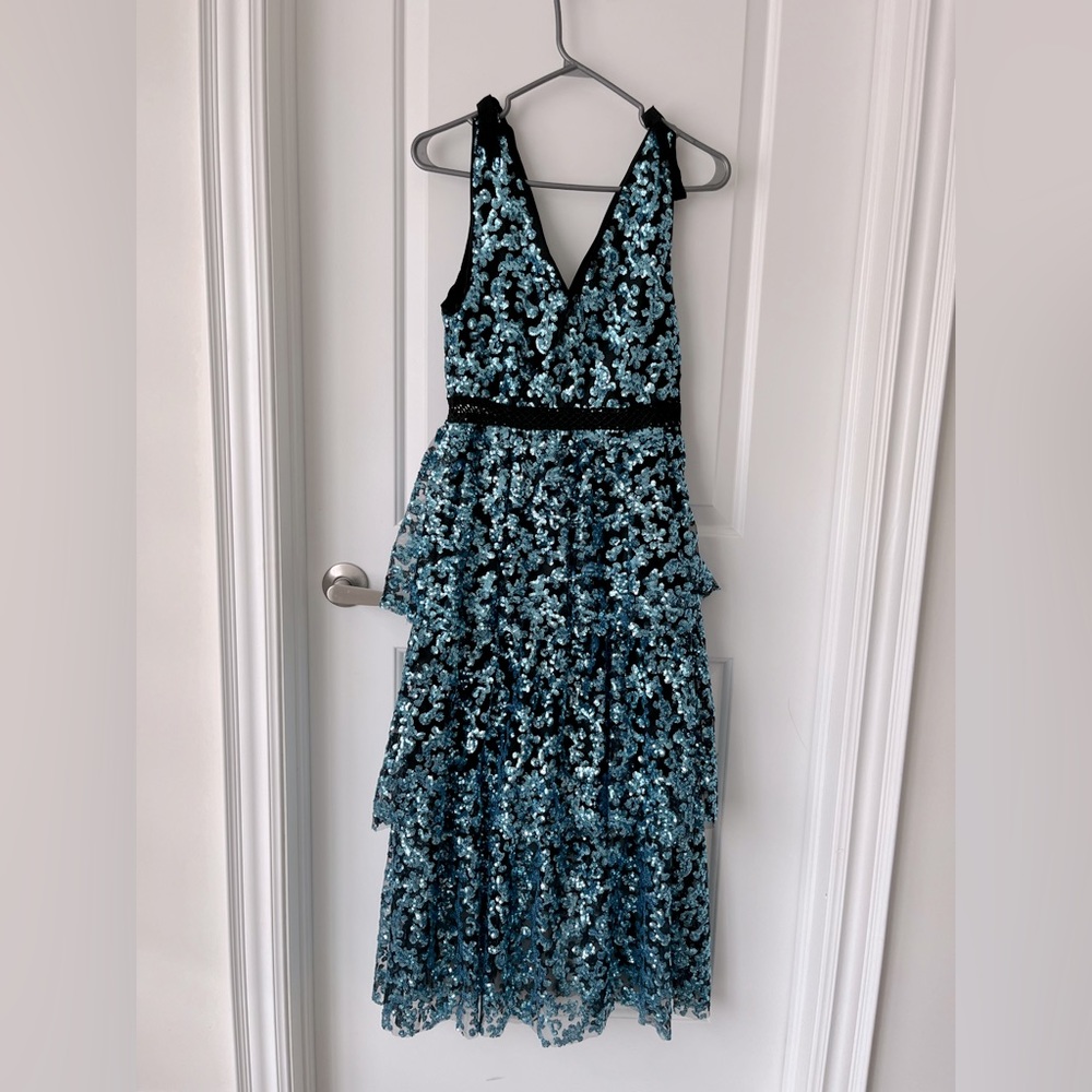 Kate Hewko tiered sequin cocktail dress! Super flashy and eye catching! Size 2-4